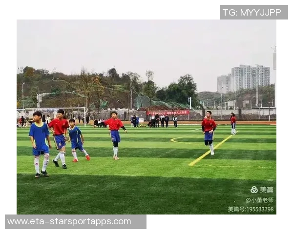 描绘校园足球场的美丽风景与青春活力的完美结合 描绘校园足球场的美丽风景与青春活力的完美结合